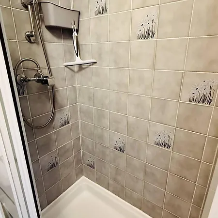 Proche Avec Parking Privé, Secteur Falaises - Fr-1-723-49